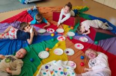 Więcej o: Eksplozja kolorów i sensoryczne zabawy w Grupie V.